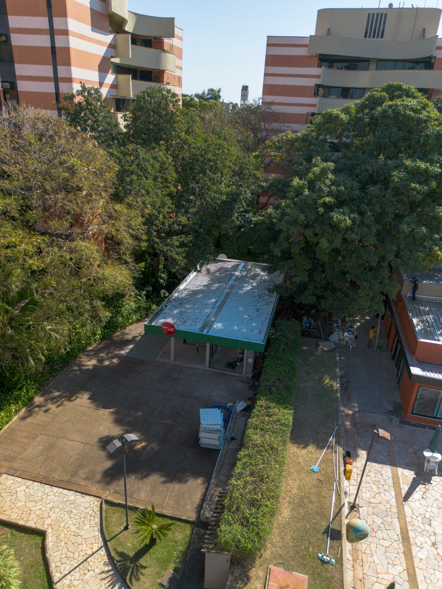 Vista aérea do conjunto comercial reformado